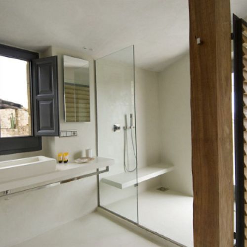 Baño microcemento blanco en Valladolid